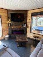 The White Oak Cabin at Cabins of Wolf Pen Gap - B&B Mena