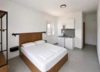 Chambre Double avec Balcon - Vue Latérale sur Mer