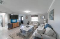 Bayshore Retreat, HUGE Private Yard & Fire Pit & Screened In Patio, Near Beaches - Chambres d'hôtes Bradenton