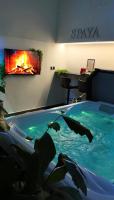 SPAYA JACUZZI centrum apartment - with home cinema & private parking - B&B Košice