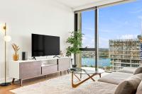 Stunning 3BR Skyline Retreat in Rhodes - B&B Sídney