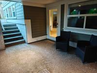 Private 1000 sq ft King Suite 4 min to east beach sleeps 4 - B&B Surrey