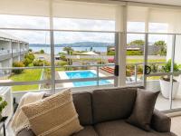 Stylish Lakeside Apartment - Sleeps 4 - Lake & Pool views - B&B Taupo