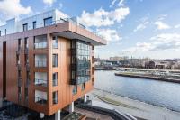 Luxury One-Bedroom Apartment with Balcony and River View 2/34