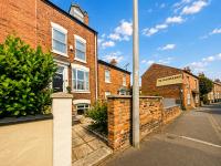 The Willow Chester 4 Bedrooms Garden Parking - sleeps up to 8 - Chambres d'hôtes Chester
