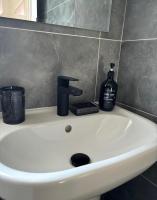 Stylish 3 bedroom house - Ferienwohnung Brislington