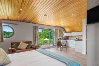 The Holt at Rhode Farm quiet lakeside escape - Bed and Breakfast Colyford
