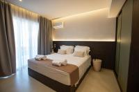 Deluxe One-Bedroom Apartment with Garden View