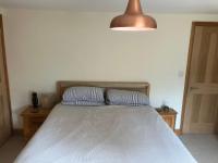 A peaceful ensuite room in a friendly home - Ferienwohnung Tetsworth