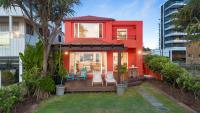 The Beachhouse by Sandbox - Entire Luxury Beachfront Home with Sauna and Steam Shower in Palm Beach - Bed and Breakfast Gold Coast