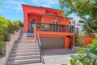 The Beachhouse by Sandbox - Entire Luxury Beachfront Home with Sauna and Steam Shower in Palm Beach - Bed and Breakfast Gold Coast