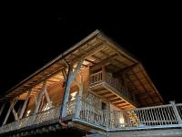 Deutschlands grösstes Baumhaus auf der Alpakaweide - B&B Traitsching