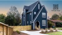 New Listing! 3BR with King Suite and Fenced in Yard - B&B Charlotte