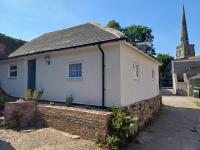 Detached Cottage in heart of Castle Donington with private parking - Chambres d'hôtes Castle Donington