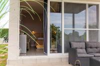 Apartment with Garden View