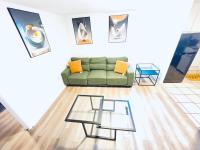 Serene Apartment by CityLux - 10 mins from Airport - Bed and Breakfast Chester