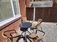 Wigan 3 bed close to amenities, M6, M58 - B&B Wigan