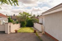large 4 bedroom house-free parking with garden and terrace - B&B Bristol