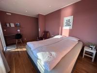 Rom med sjøutsikt sentralt på Finnsnes - Bed and Breakfast Finnsnes