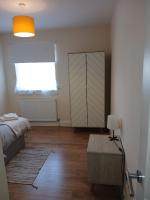 Entire 4-bed House ideal for Families & Groups - B&B Gillingham