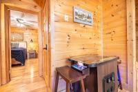 Pigeon Forge Cabin with Private Hot Tub, Arcade Game RoomMinutes from Dollywood - B&B Pigeon Forge