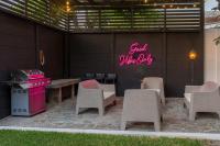 New in the heart of the city 5 min to US Embassy - Chambres d'hôtes Nuevo Cuscatlán