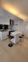 Rare Spacious 2BR in Mid-Levels - B&B Hong Kong