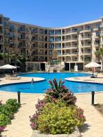 Seafront 2-Bed Apartment, Pool & Red Sea Views - Ferienwohnung Hurghada