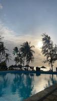 Two bedroom two bed beachfront apartment with large pool - Chambres d'hôtes Malindi