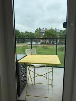 Ostoja Ostrowo - apartament nad morzem z garażem, klimatyzacją i 2 balkonami - Chambres d'hôtes Ostrowo