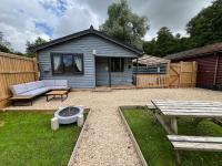 Magpie 4 Hot Tub Huntersmoon-Warminster-Bath-Salisbury - Bed and Breakfast Warminster