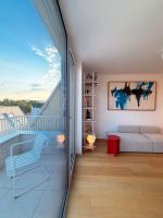 Design Apartment - Steps from the Castle and Danube - B&B Bratislava