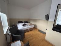Zimmer für 2 Personen-Bad-Kühlschrank-TV-11 - B&B Meine