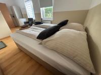 Zimmer für 2 Personen-Bad-Kühlschrank-TV-11 - B&B Meine