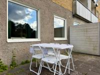 2BR Workers Apartment Near Volvo with Free Parking - Bed and Breakfast Gotenburg