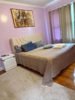 MODERN KING ROOM in Central Boston -TROPICAL VIBEZ- 2 - Bed and Breakfast Boston