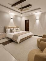 Celeste House DHA Phase 5 -1 Min from CBTL and Jalal Sons P5 - B&B Lahore