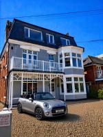 Devon Lodge - Large 3 bed Apartment Sleeps 8 Beach opposite - B&B Clacton-on-Sea