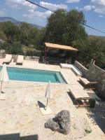 Family friendly holiday home "Ana" with pool - Bed and Breakfast Pakovo Selo