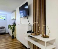 Family apartment with pool 11 km to Legoland - B&B Leipheim