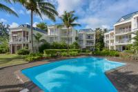 Bayfront Apartment Grand Baie Waterfront Pool Central Location - B&B Grand Baie