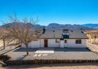 INTRVL Wellness House, Stargazing, Fire Pit and Desert Views - B&B Joshua Tree