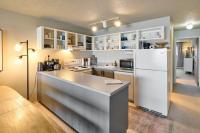 Oceanview Condo - Second Floor - Pet Friendly - B&B Lincoln City