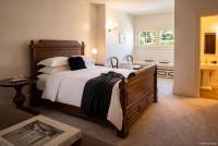 Habitación con cama grande 