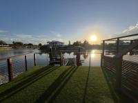 ★ Heated Pool ★ Private Beach ★ Family Retreat - B&B Gold Coast