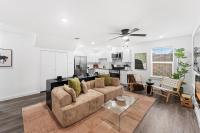 Modern 3BR - 20 Min from IAH and Downtown - B&B Houston