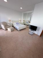 Studio met Queensize Bed