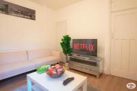 Spacious 2-Bedroom In Newcastle, Near Metrocentre With Free Parking & Ultra Fast Wi-Fi - Chambres d'hôtes Newcastle-upon-Tyne