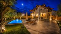 MANGO & PAPAYA - Country Luxury Living - Private Pool & Olive Grove - Dog Friendly & Remote Work Friendly - B&B Vanáton