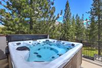 Navahoe Nest - Large Luxury Home w Hot Tub - Bed and Breakfast South Lake Tahoe